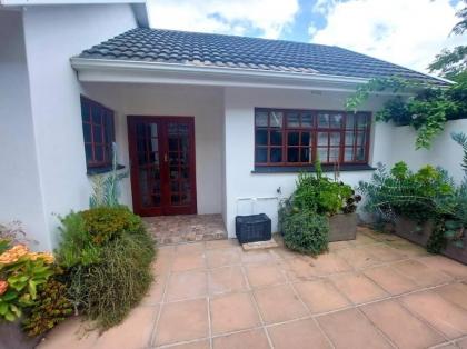 Botanical garden cottage on the foot of the Helderberg - image 14