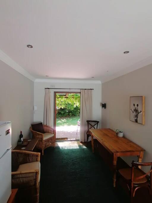 Botanical garden cottage on the foot of the Helderberg - image 2