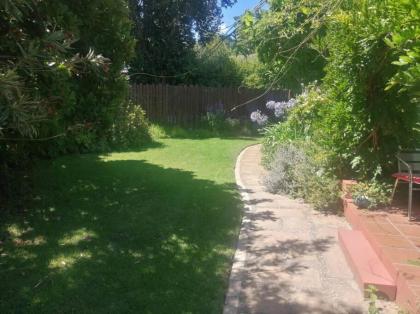 Botanical garden cottage on the foot of the Helderberg - image 4