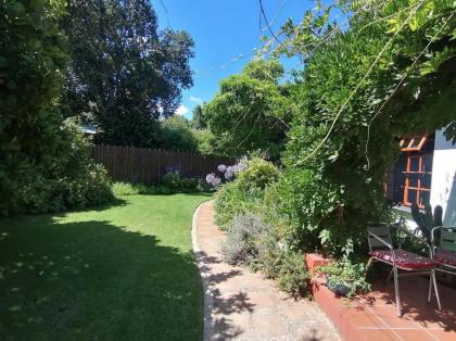 Botanical garden cottage on the foot of the Helderberg - image 6