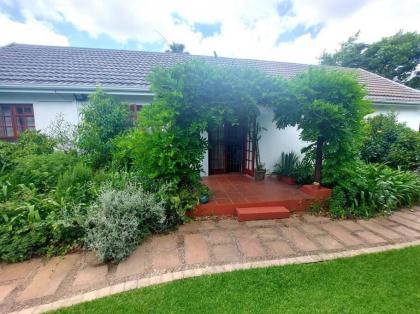 Botanical garden cottage on the foot of the Helderberg - image 9