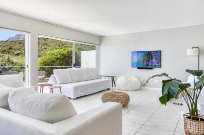 Callisto Camps Bay - Villa with Pool & Ocean Views - image 11