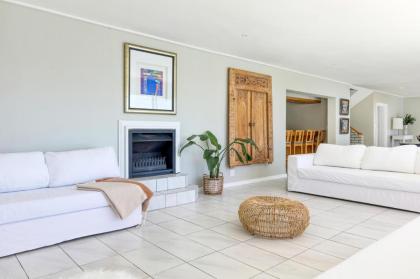 Callisto Camps Bay - Villa with Pool & Ocean Views - image 12