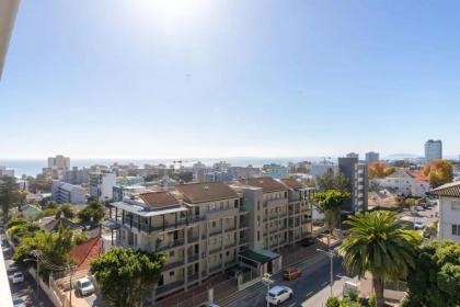 Modern and bright 1BD APT in sunny Sea Point - image 19