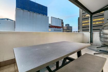 2 BD Penthouse in the heart of the Mother City - image 17