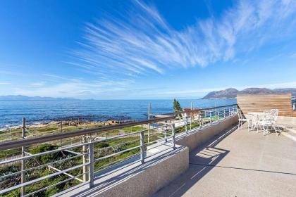 Harbour facing Penthouse - image 2