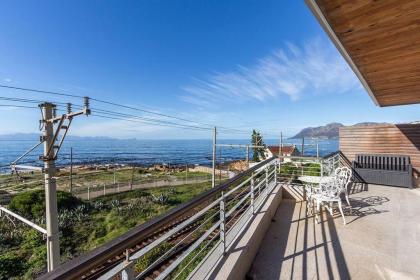 Harbour facing Penthouse - image 9