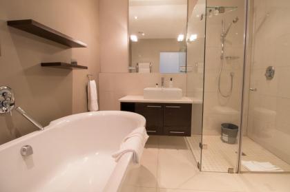 Camps Bay One Bedroom apartment - luxury stay with sea view - image 13