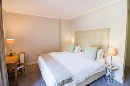 Camps Bay One Bedroom apartment - luxury stay with sea view - image 3