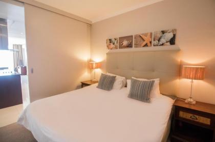 Camps Bay One Bedroom apartment - luxury stay with sea view - image 4