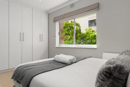 Shaftesbury Luxury Apartments - image 4