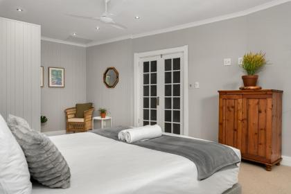 Shaftesbury Luxury Apartments - image 8