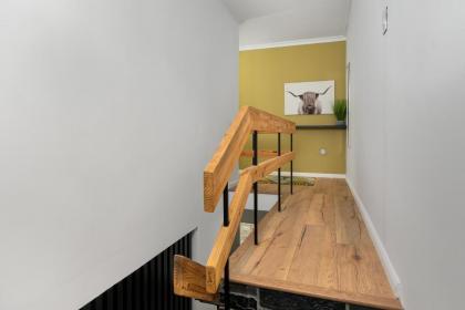 La Fayette Top Floor Apartment - image 15