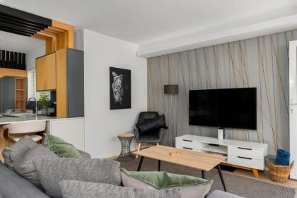 La Fayette Top Floor Apartment - image 18