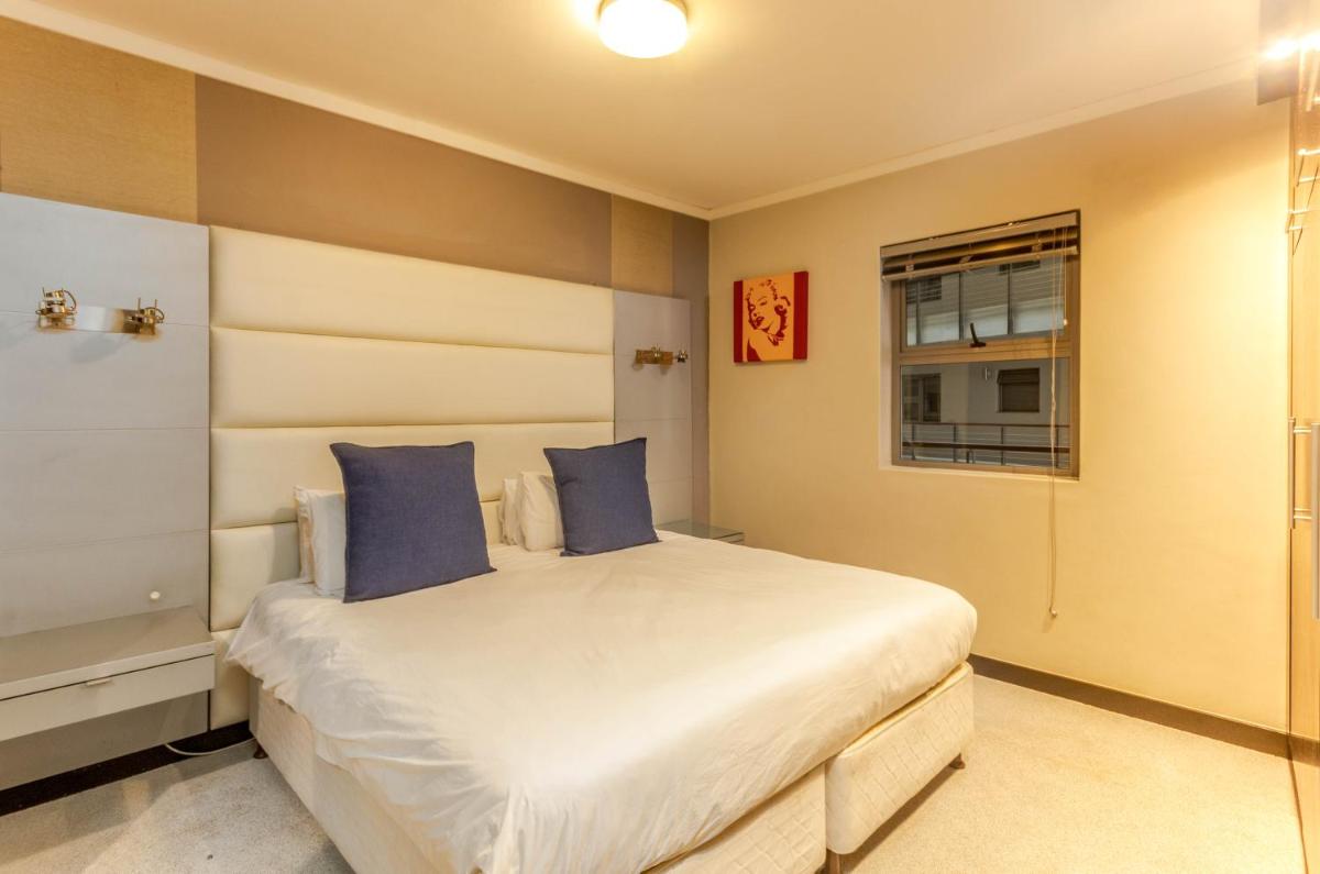 Centrally located 1 bedroom with pool - image 7