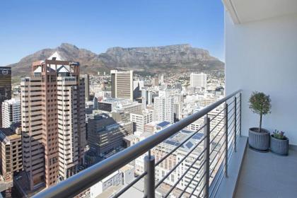 Unique studio with stunning Table Mountain views - image 18