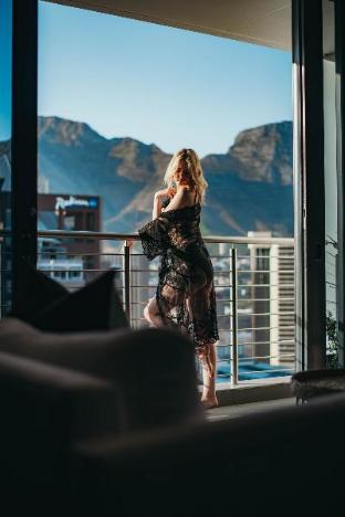 Unique studio with stunning Table Mountain views - image 3