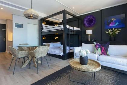 Unique studio with stunning Table Mountain views - image 9