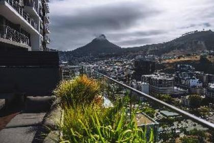 Stylish one bedroom with great Table Mountain view - image 17