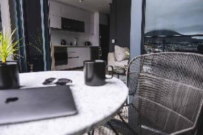 Stylish one bedroom with great Table Mountain view - image 8