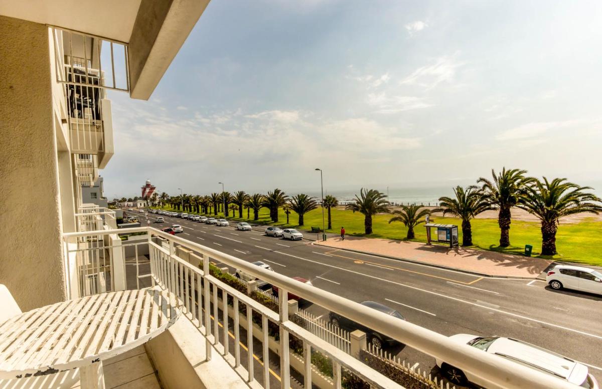 Mouille Point Places - Studios & Apartments - main image