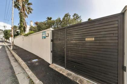 Tropical 1BD Hideaway near Queens Beach Fresnaye! - image 18