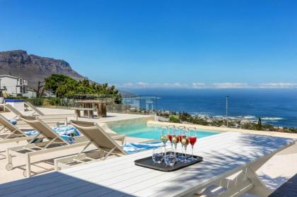 Two Views - Gorgeous 7 Bedroom Villa in Camps Bay