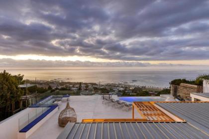 Two Views - Gorgeous 7 Bedroom Villa in Camps Bay - image 17