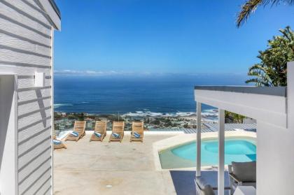 Two Views - Gorgeous 7 Bedroom Villa in Camps Bay - image 5