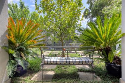 Solar Power French Country Cottage on Table Mountain - image 14