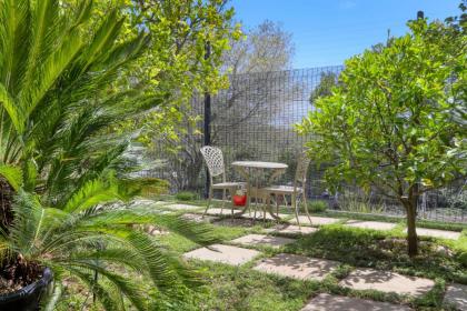 Solar Power French Country Cottage on Table Mountain - image 15