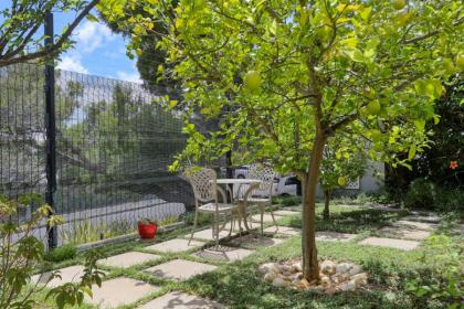 Solar Power French Country Cottage on Table Mountain - image 9