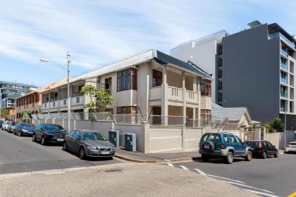 Modern Seapoint Escape  Wifi  Balcony - image 6