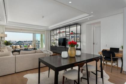 V&A Waterfront - Apartment D501 - Rental by Love Luxury Homes - image 2