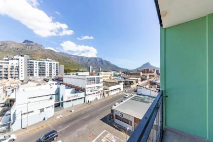 Stunning Studio Apartment with balcony Woodstock! - image 15