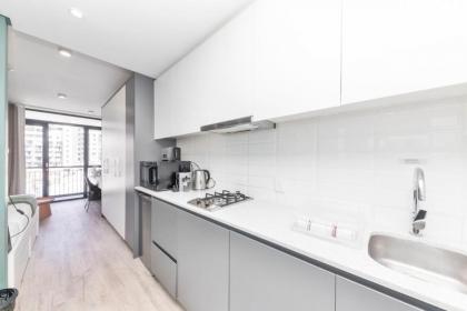 Stunning Studio Apartment with balcony Woodstock! - image 9