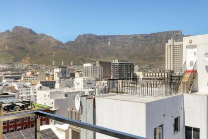 71 on Loop Cape Town - Apt with Mountain Views - image 2