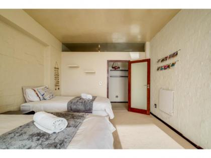 Oudekraal Lodge - comfortable and spacious 3-bedroom holiday - image 19