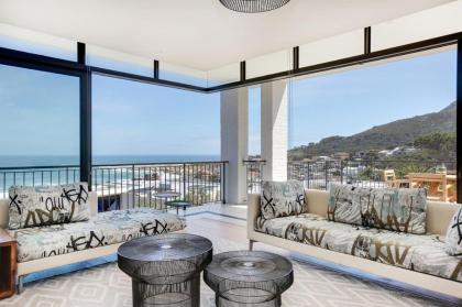 Quebec Villa Contemporary 4-Bedroom Holiday House in Camps Bay - image 12