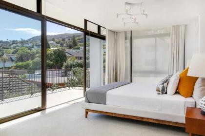 Quebec Villa Contemporary 4-Bedroom Holiday House in Camps Bay - image 13