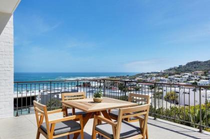 Quebec Villa Contemporary 4-Bedroom Holiday House in Camps Bay - image 18