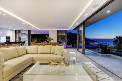 Skyline Views Modern 5-Bedroom Vacation Villa with Incredible Ocean Views Cape Town