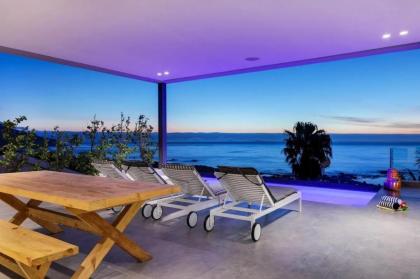 Skyline Views Modern 5-Bedroom Vacation Villa with Incredible Ocean Views - image 17