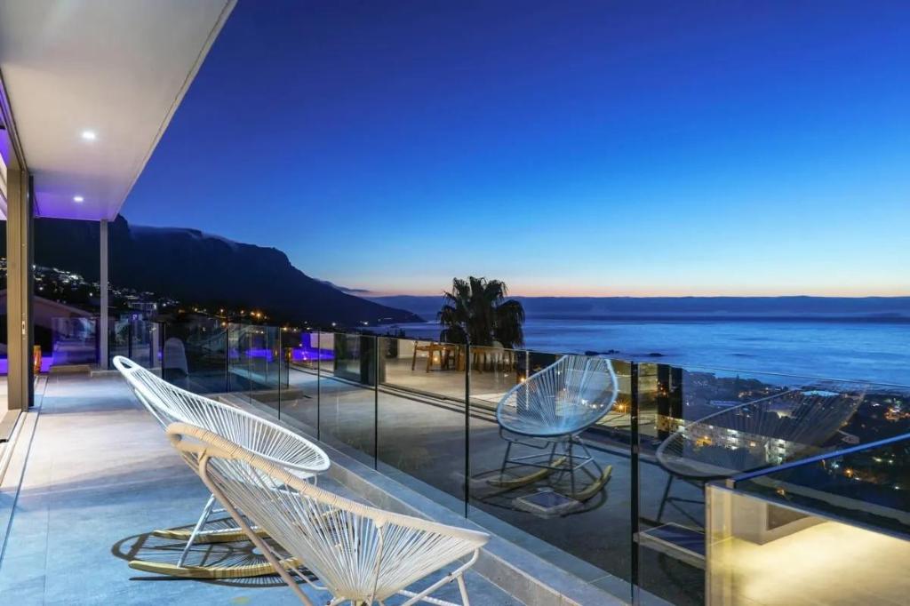 Skyline Views Modern 5-Bedroom Vacation Villa with Incredible Ocean Views - image 7