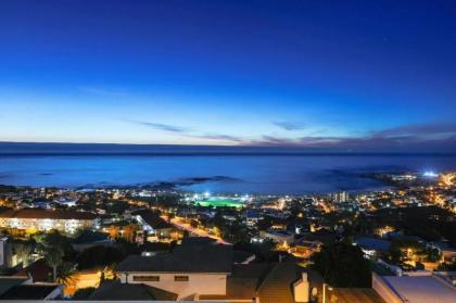 Skyline Views Modern 5-Bedroom Vacation Villa with Incredible Ocean Views - image 8