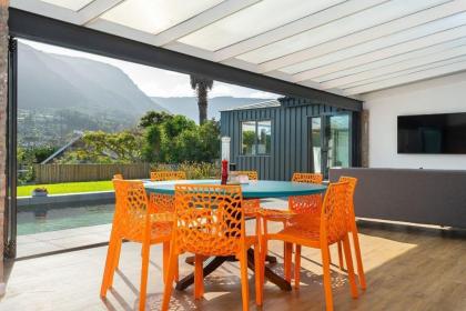 The Greenacres A Captivating 5-Bedroom Retreat in Hout Bay - image 12