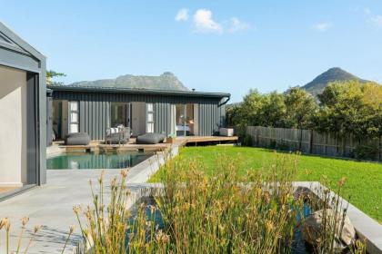 The Greenacres A Captivating 5-Bedroom Retreat in Hout Bay - image 18