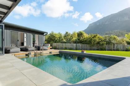 The Greenacres A Captivating 5-Bedroom Retreat in Hout Bay - image 4