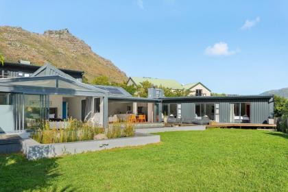 The Greenacres A Captivating 5-Bedroom Retreat in Hout Bay - image 6