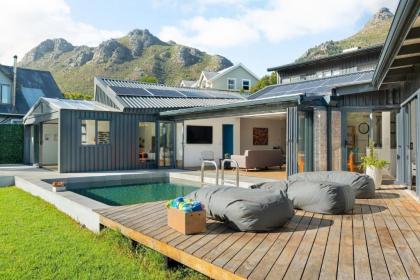 The Greenacres A Captivating 5-Bedroom Retreat in Hout Bay - image 8